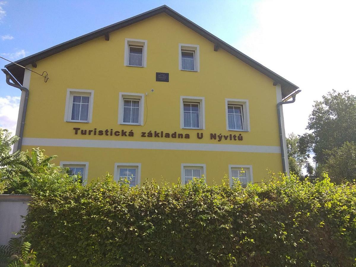 Turisticka Zakladna U Nyvltu Hotel Martinkovice Ngoại thất bức ảnh